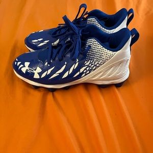 Under armor YM size 6 football cleats